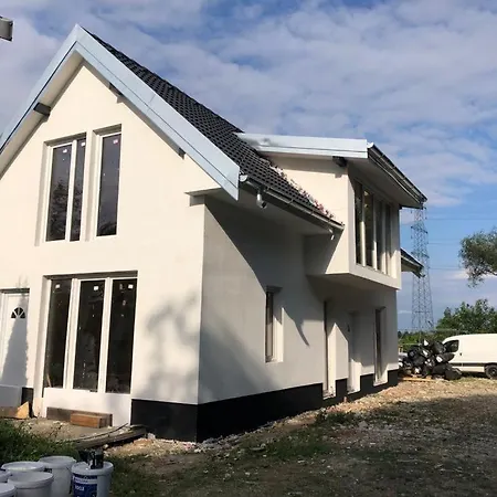 Apartment Vdv River Side House 1st Floor Modern 4 Bedroom